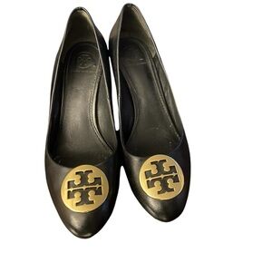 Tory Burch black leather wedge pump. With gold detail 7 1/2. Used// great